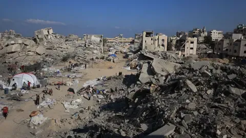 Israeli Armored Vehicles Advance into Key Gaza City Civilian District