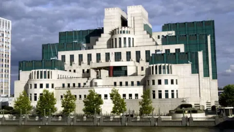MI6 Launches Dark Web Platform to Recruit Intelligence Sources in Russia